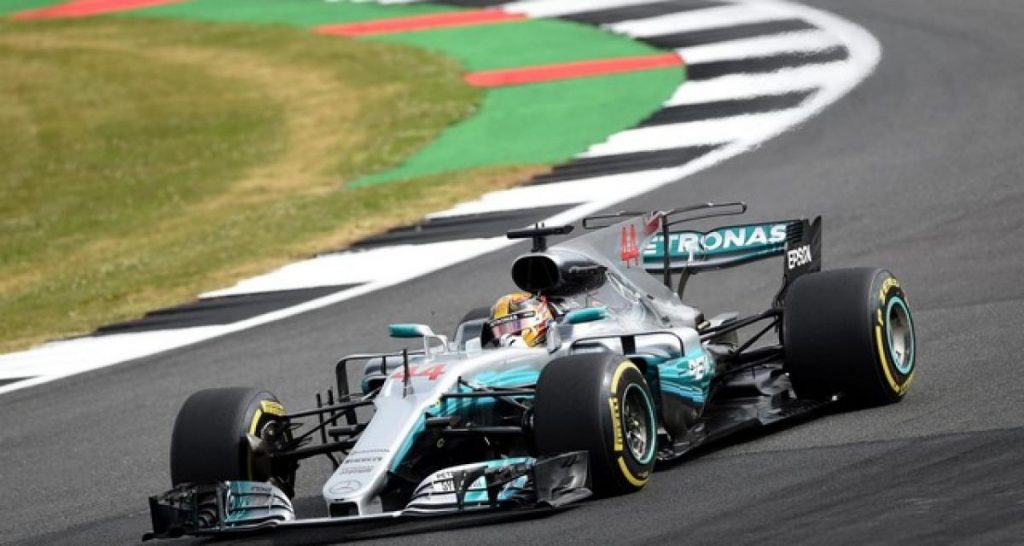 F1 Silverstone 2017 qualifications: Hamilton ravit son public