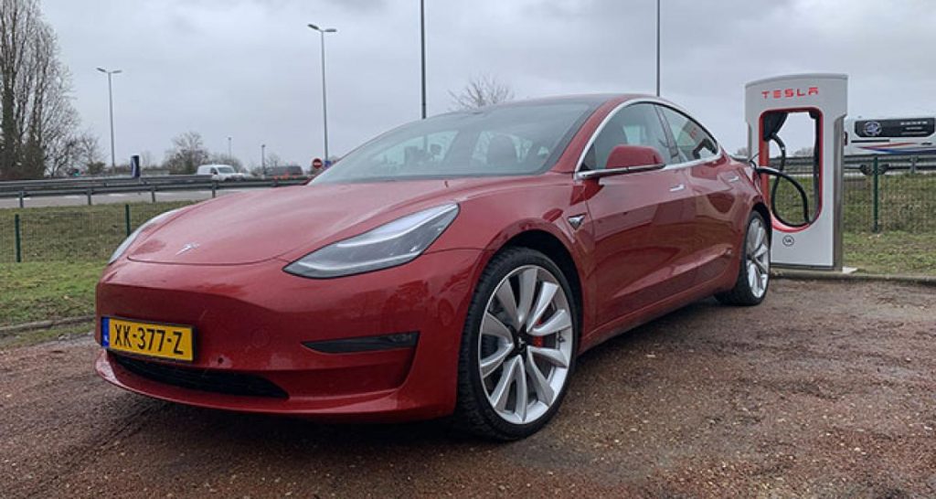 Une Tesla Model 3 à 150 km d’autonomie, au Canada