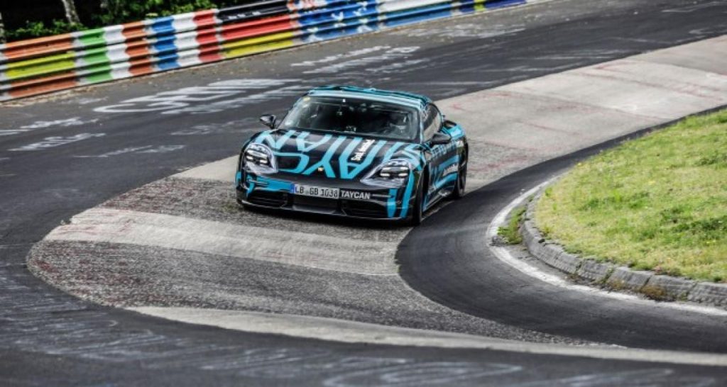 La Porsche Taycan en 7 min 42 sur le Nürburgring