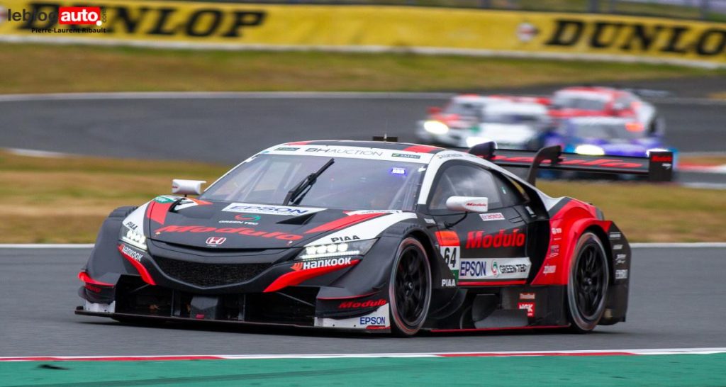 SuperGTxDTM Dream Race Course 2 : Karthikeyan et Honda émergent du chaos