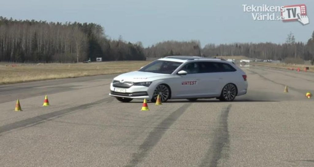 Teknikens Värld recale la Passat GTE Break et la Skoda Combi iV