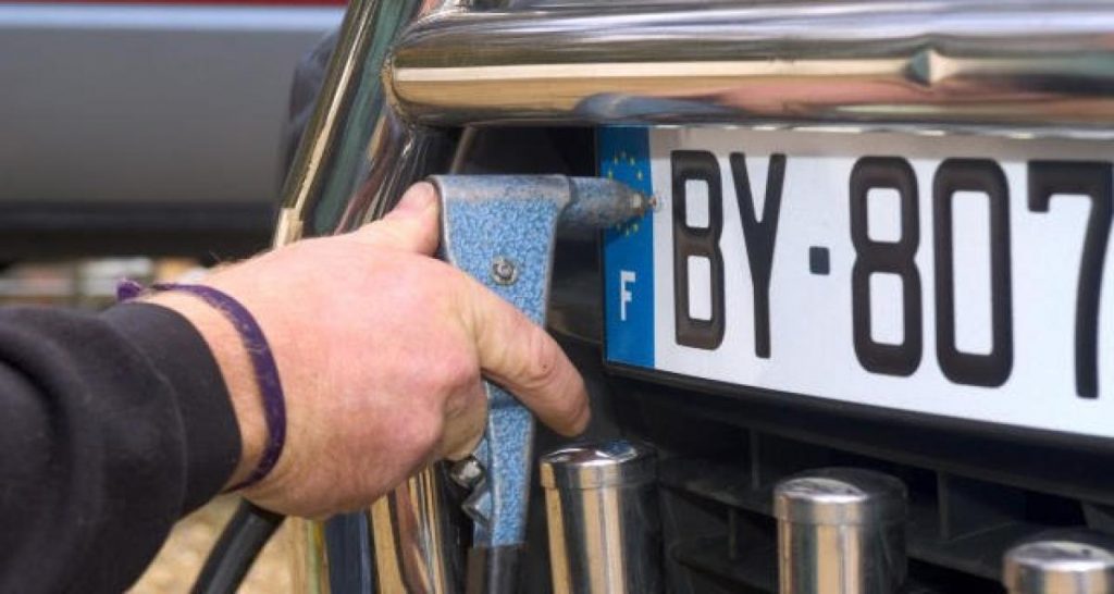 Plaques d’immatriculation illisibles ou abimées : quelles sanctions ?