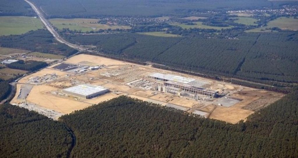 Tesla verse 100 M d’€ , les travaux reprennent à Berlin