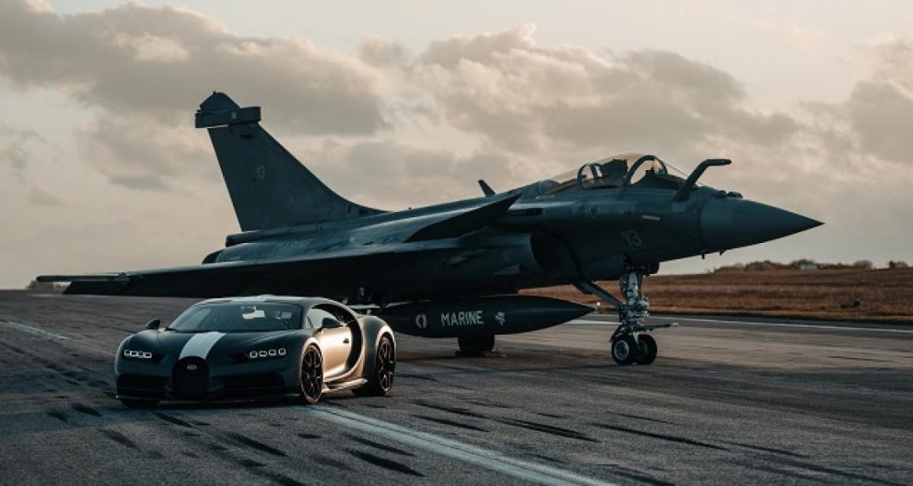 Bugatti Chiron vs Rafale Marine : tonnerres mécaniques