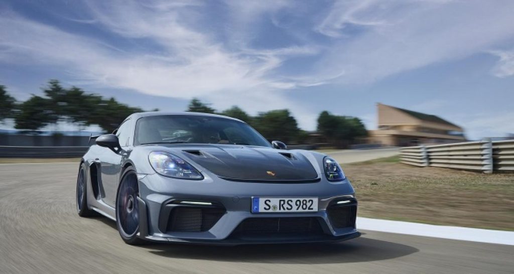 La Porsche 718 GT4 RS défie sa grande soeur 911 GT3