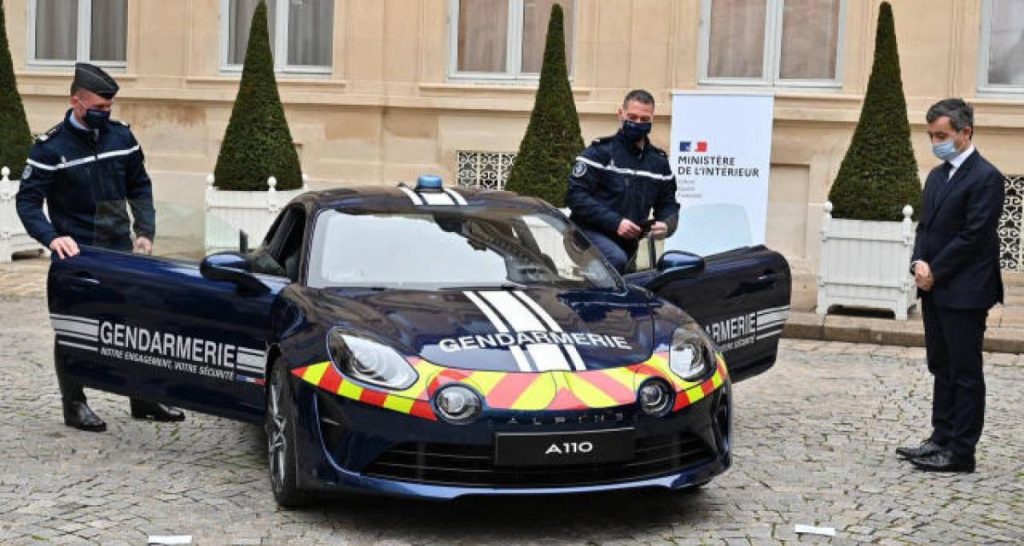 Alpine A110 de la Gendarmerie au rapport !