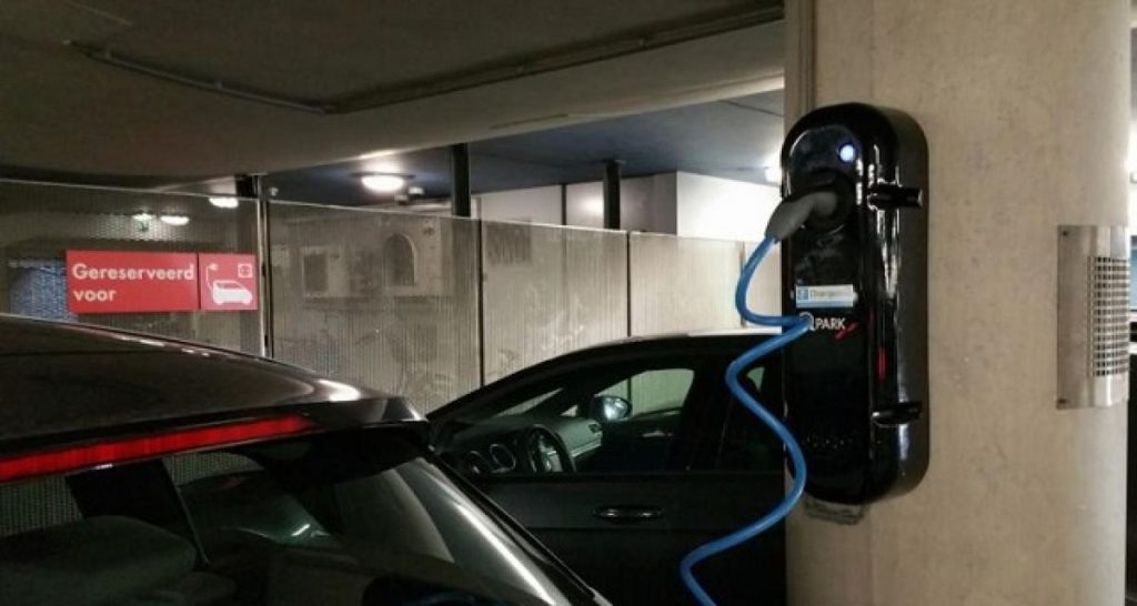 Recharge VE : Q-Park déplace les bornes en sous-terrain