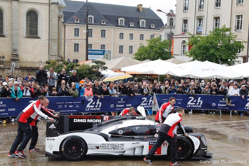 hd-24_heures_du_mans_2016_succs_populaire_du_traditionnel_pesage_malgr_la_pluie_1-3
