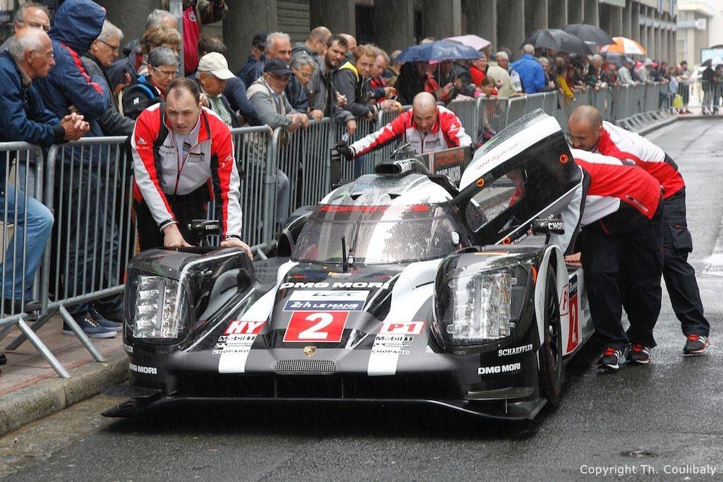 hd-24_heures_du_mans_2016_succs_populaire_du_traditionnel_pesage_malgr_la_pluie_1-4