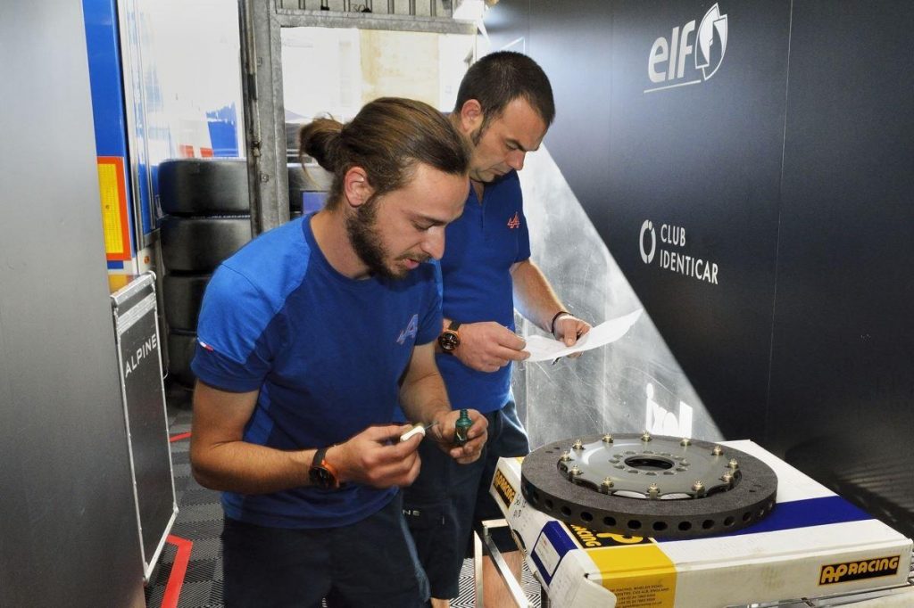 hd-24h_du_mans_2019_entrez_en_immersion_chez_alpine_2_3_4-3