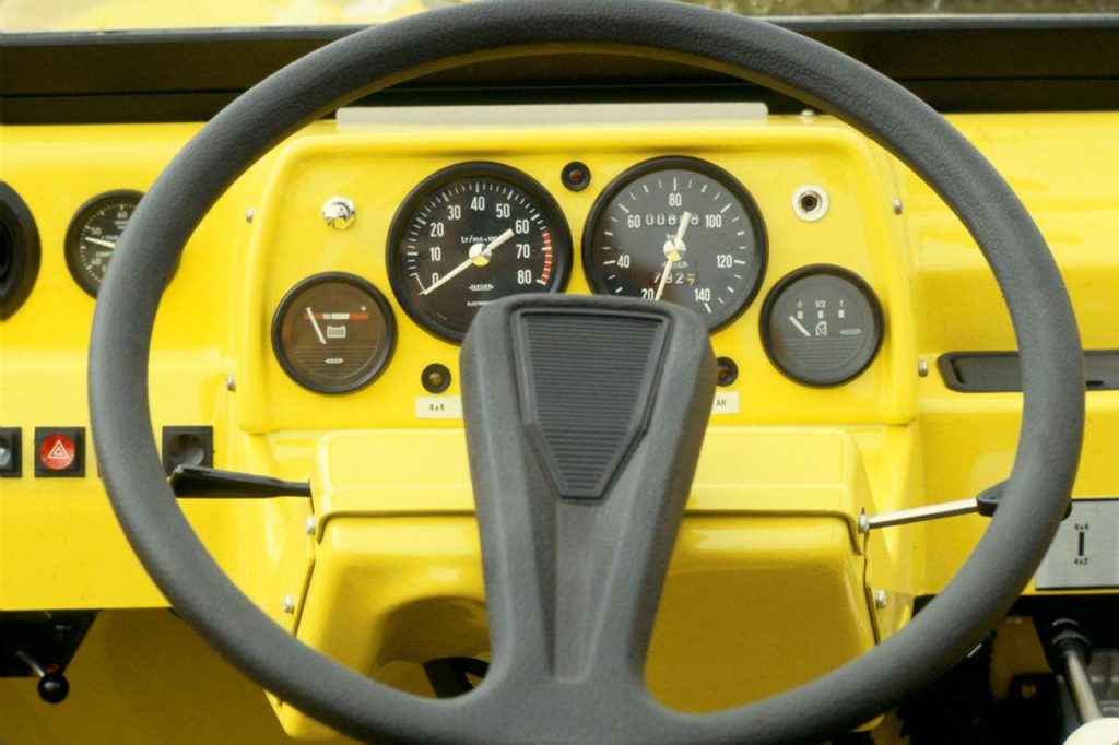 hd-anniversaire_les_50_ans_de_la_citron_mehari_1-4