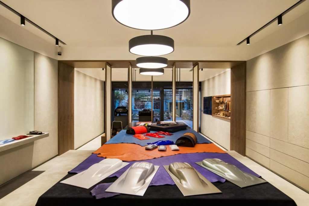 hd-aston_martin_ouvre_un_centre_de_design_en_chine_1-2