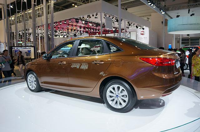 hd-beijing_2014_live_ford_escort_1-1