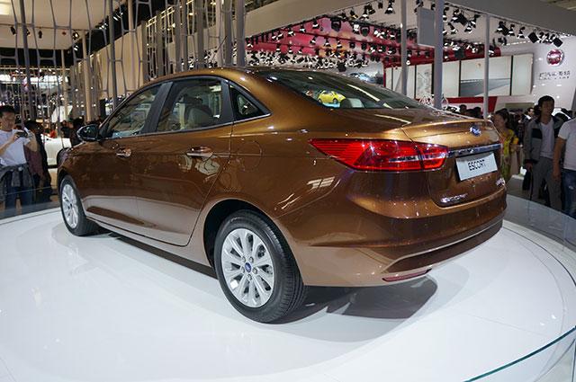 hd-beijing_2014_live_ford_escort_1-2