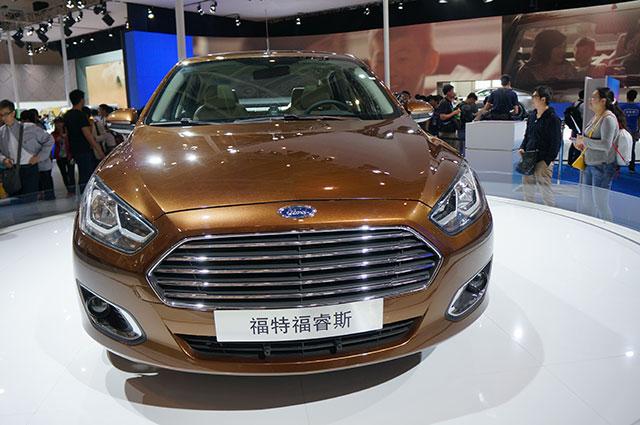 hd-beijing_2014_live_ford_escort_1-5