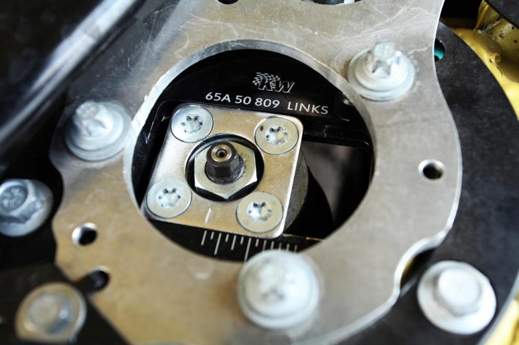 hd-bmw_m4_par_vos_performance_1-3