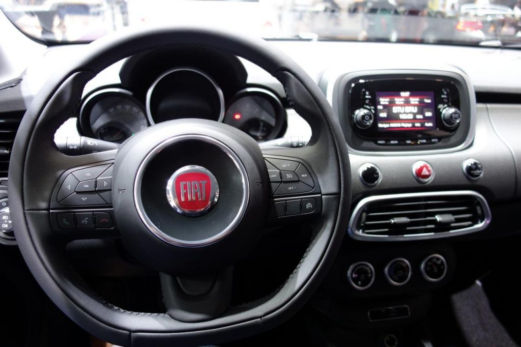 hd-bruxelles_2017_live_fiat_500x_1-1