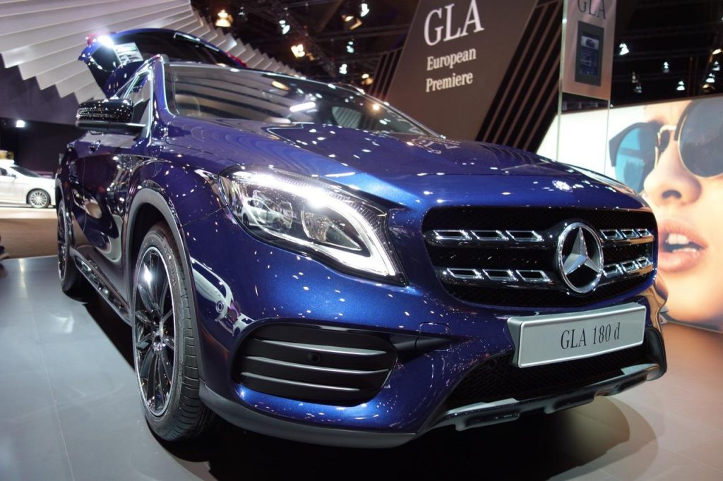 hd-bruxelles_2017_live_mercedes_gla_1-10