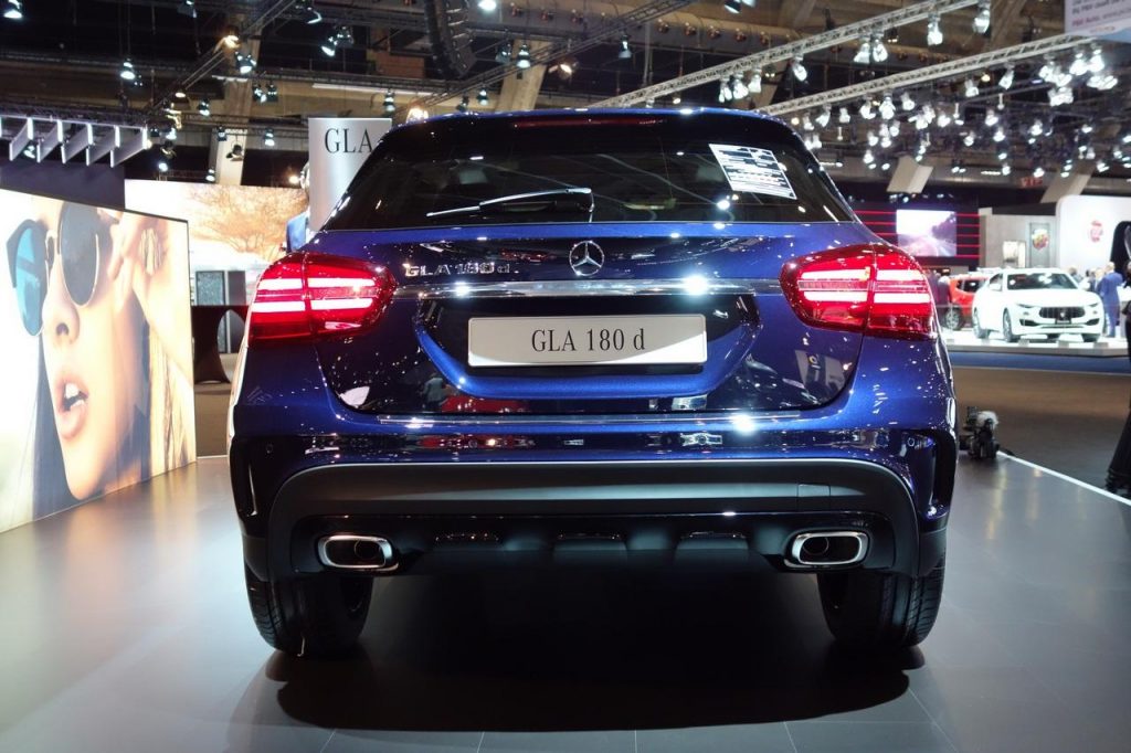 hd-bruxelles_2017_live_mercedes_gla_1