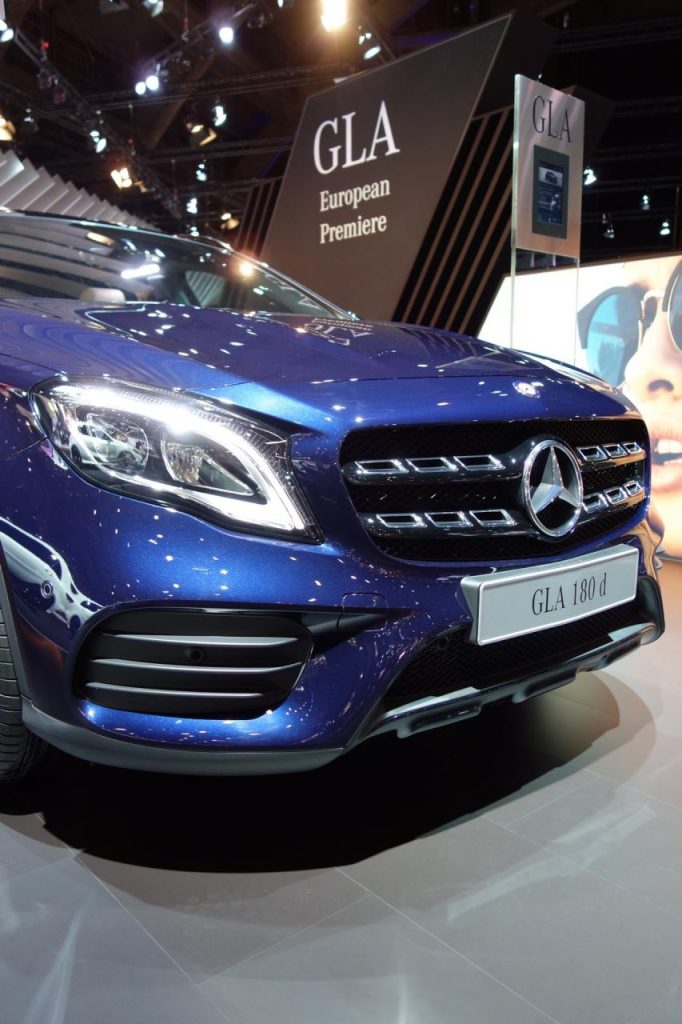 hd-bruxelles_2017_live_mercedes_gla_1-11