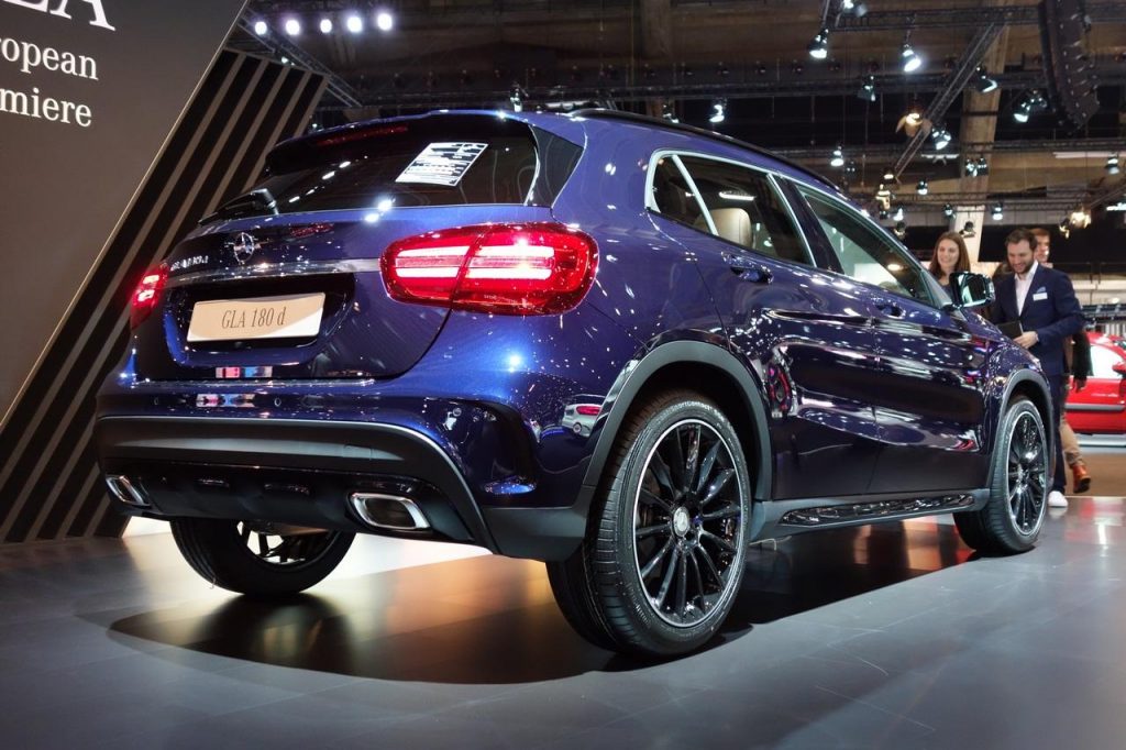 hd-bruxelles_2017_live_mercedes_gla_1-2