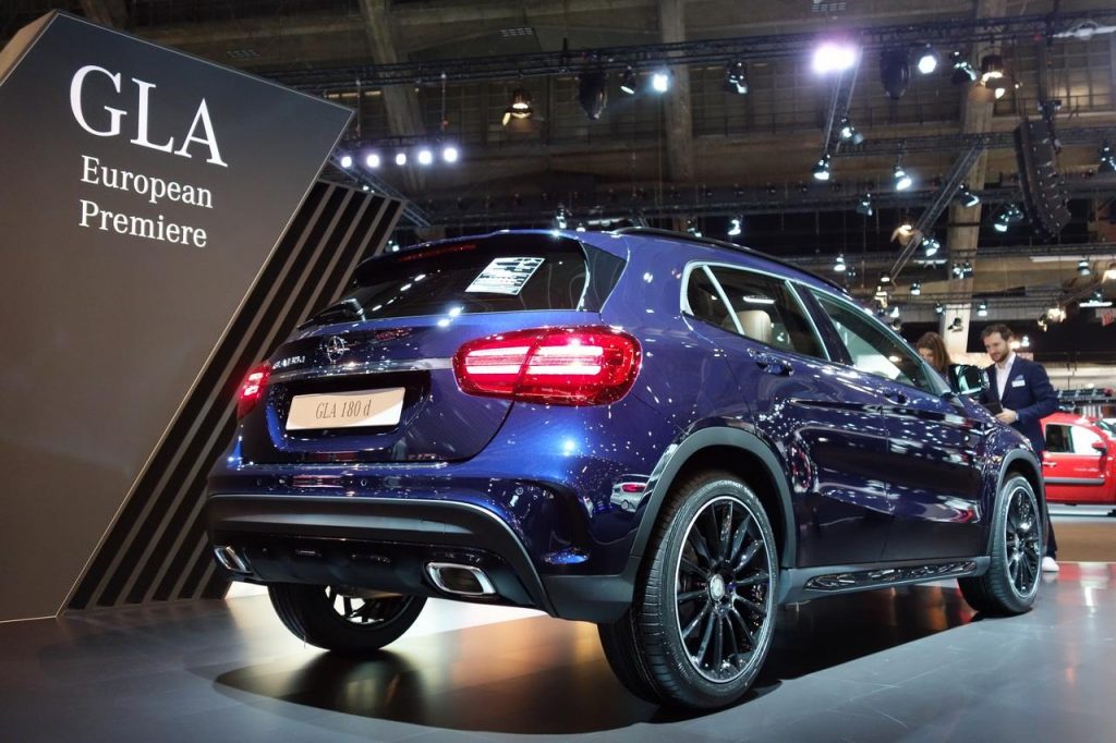 hd-bruxelles_2017_live_mercedes_gla_1-3