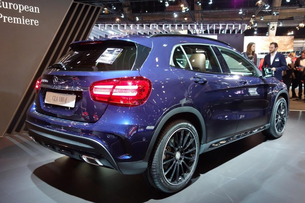 hd-bruxelles_2017_live_mercedes_gla_1-5