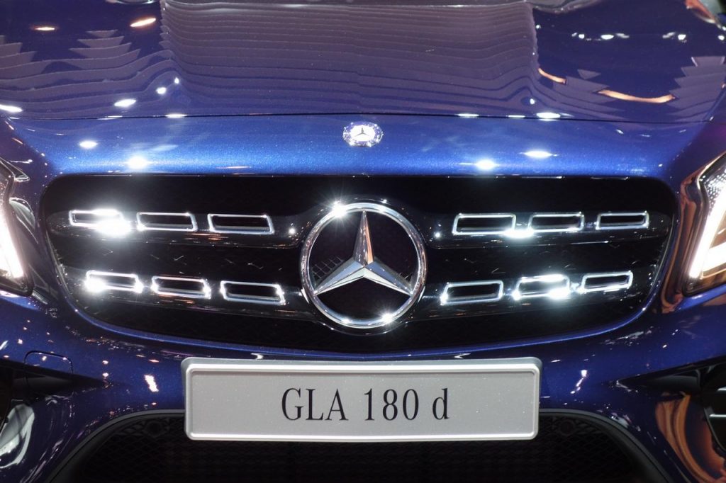 hd-bruxelles_2017_live_mercedes_gla_1-6