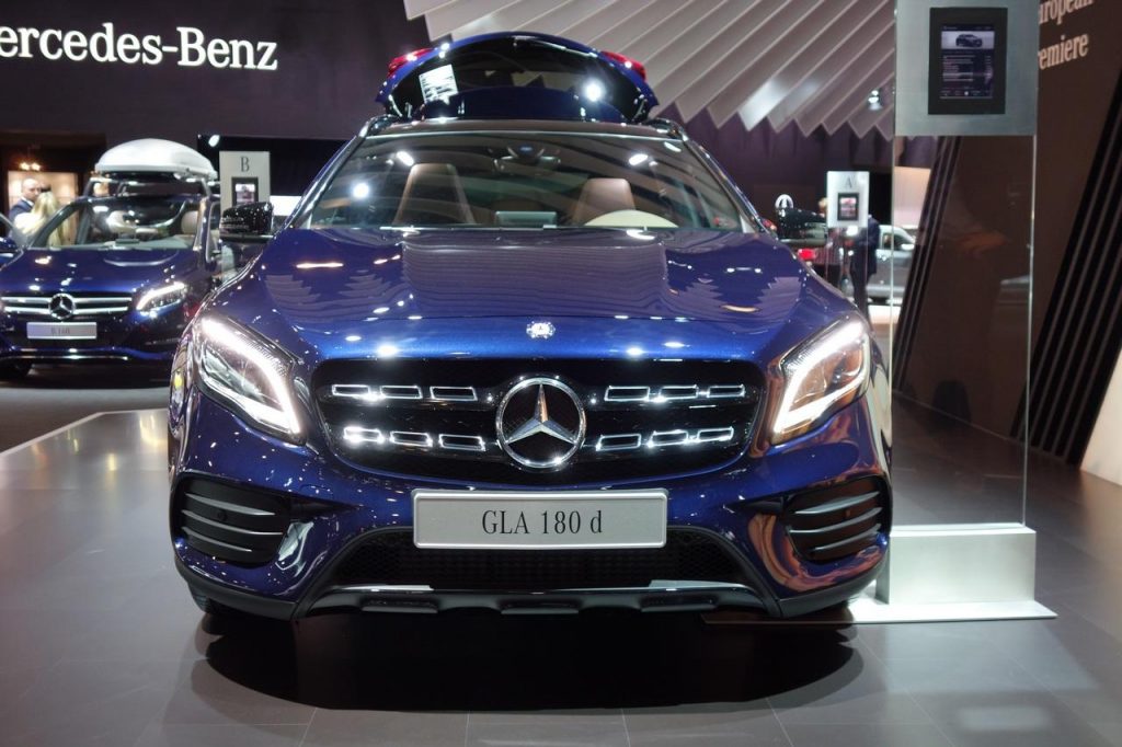 hd-bruxelles_2017_live_mercedes_gla_1-7