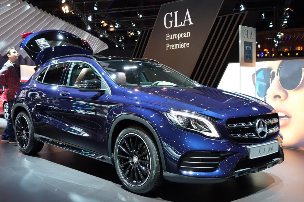 hd-bruxelles_2017_live_mercedes_gla_1-8