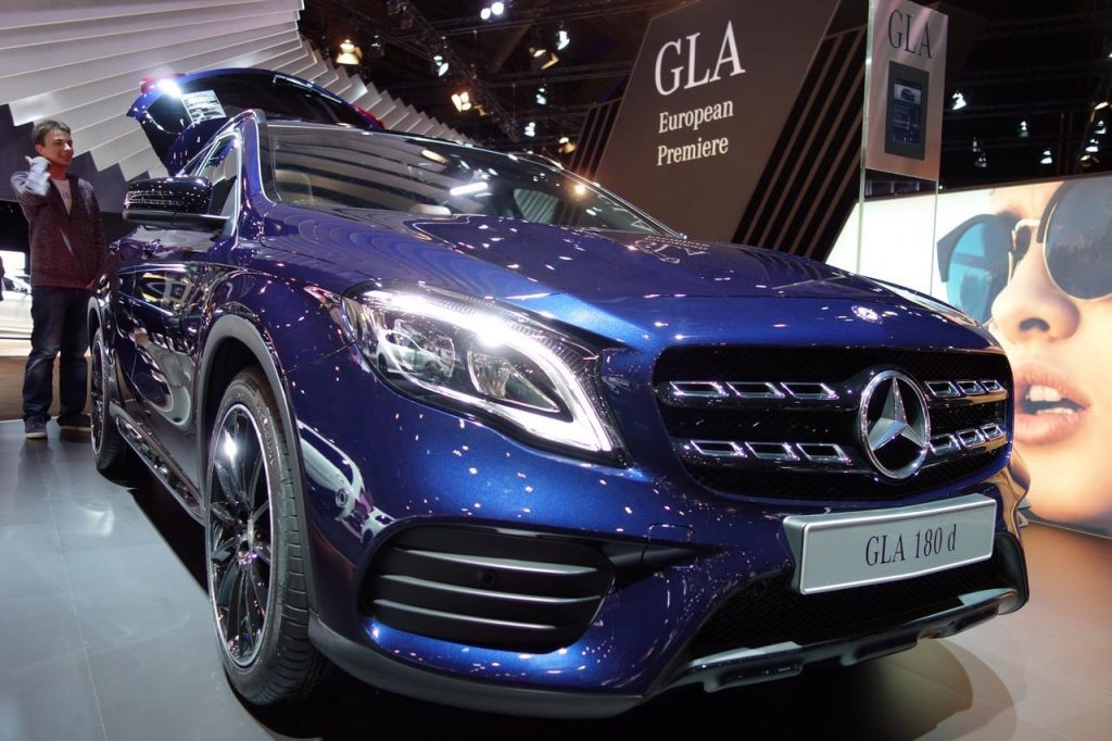 hd-bruxelles_2017_live_mercedes_gla_1-9