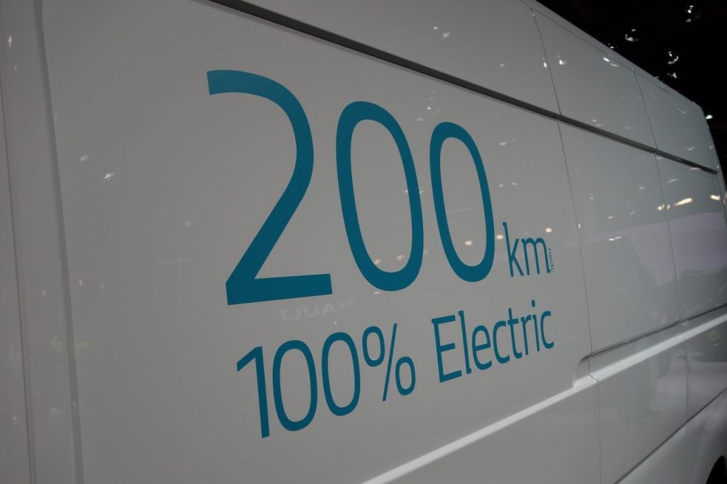 hd-bruxelles_2017_live_renault_master_ze_1-1