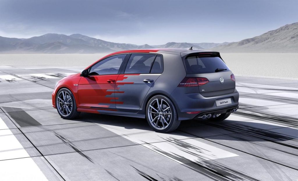 hd-ces_2015_volkswagen_golf_r_touch_concept_1