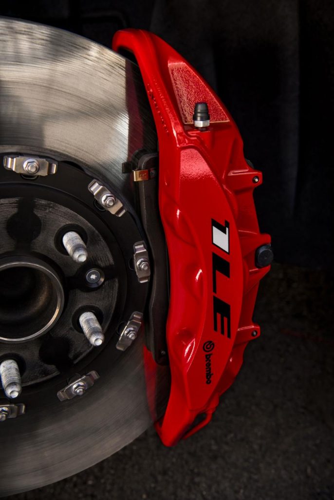 hd-chevrolet_camaro_zl1_1le_en_piste_1-1