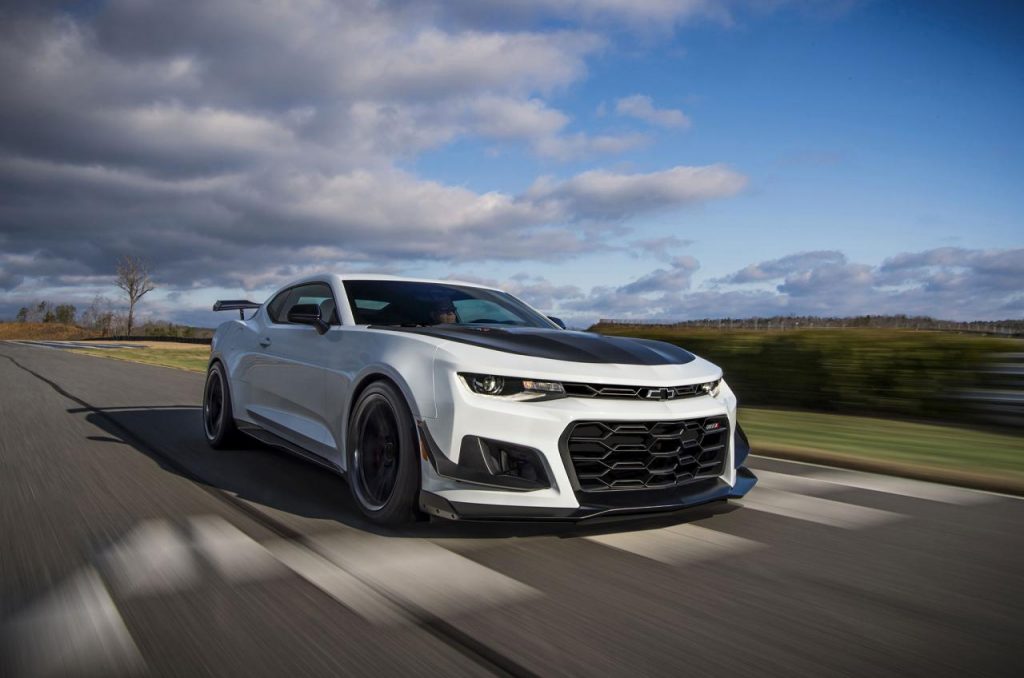 hd-chevrolet_camaro_zl1_1le_en_piste_1-4