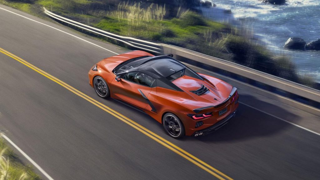hd-chevrolet_corvette_le_cabrio_passe_au_toit_rigide_1-11
