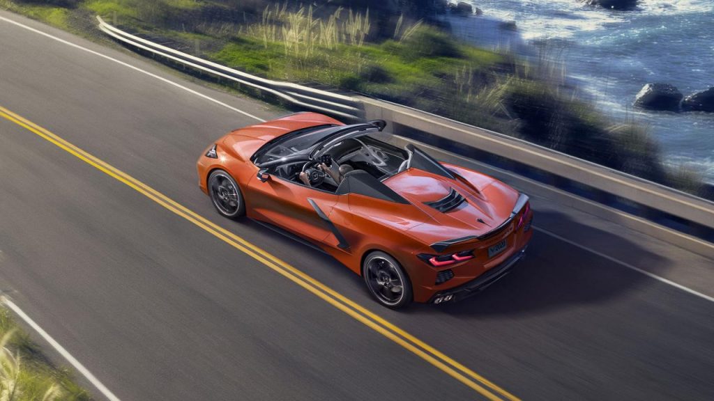 hd-chevrolet_corvette_le_cabrio_passe_au_toit_rigide_1-12
