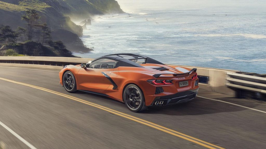 hd-chevrolet_corvette_le_cabrio_passe_au_toit_rigide_1-13