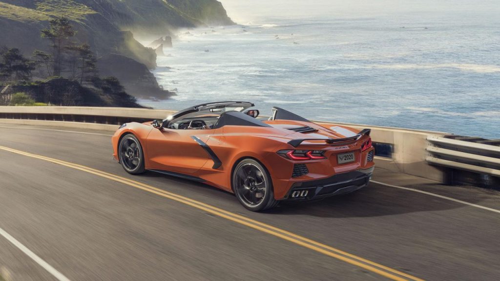 hd-chevrolet_corvette_le_cabrio_passe_au_toit_rigide_1-14
