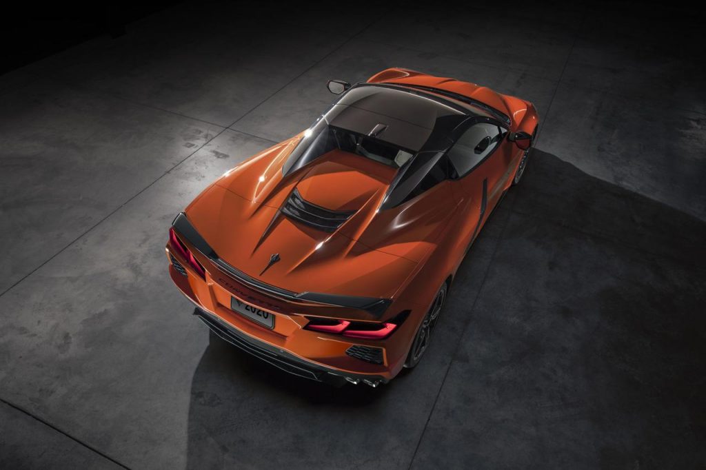 hd-chevrolet_corvette_le_cabrio_passe_au_toit_rigide_1-7