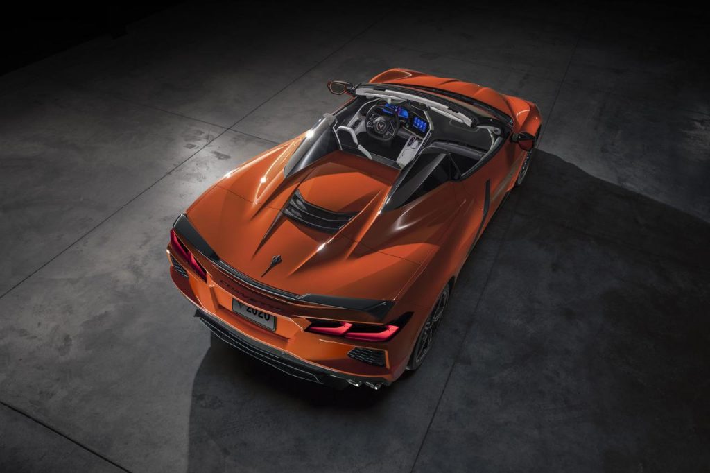 hd-chevrolet_corvette_le_cabrio_passe_au_toit_rigide_1-8