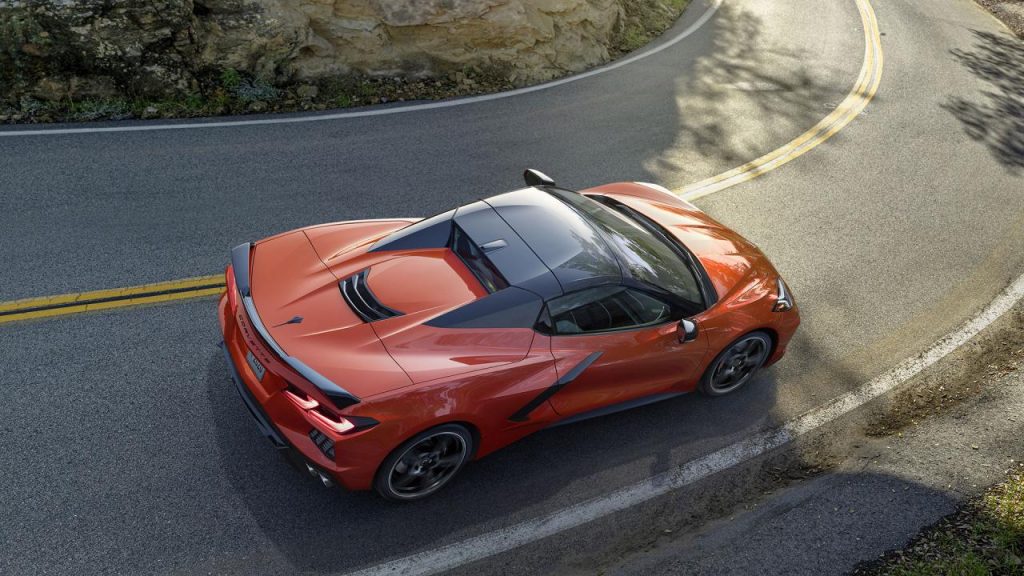 hd-chevrolet_corvette_le_cabrio_passe_au_toit_rigide_1-9