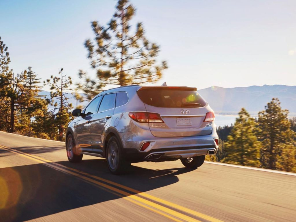 hd-chicago_2016_hyundai_santafe_1-4