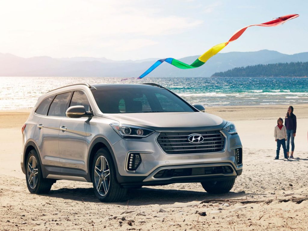 hd-chicago_2016_hyundai_santafe_1-8