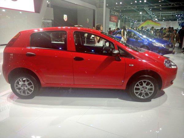 hd-delhi_2016_fiat_punto_pure_1