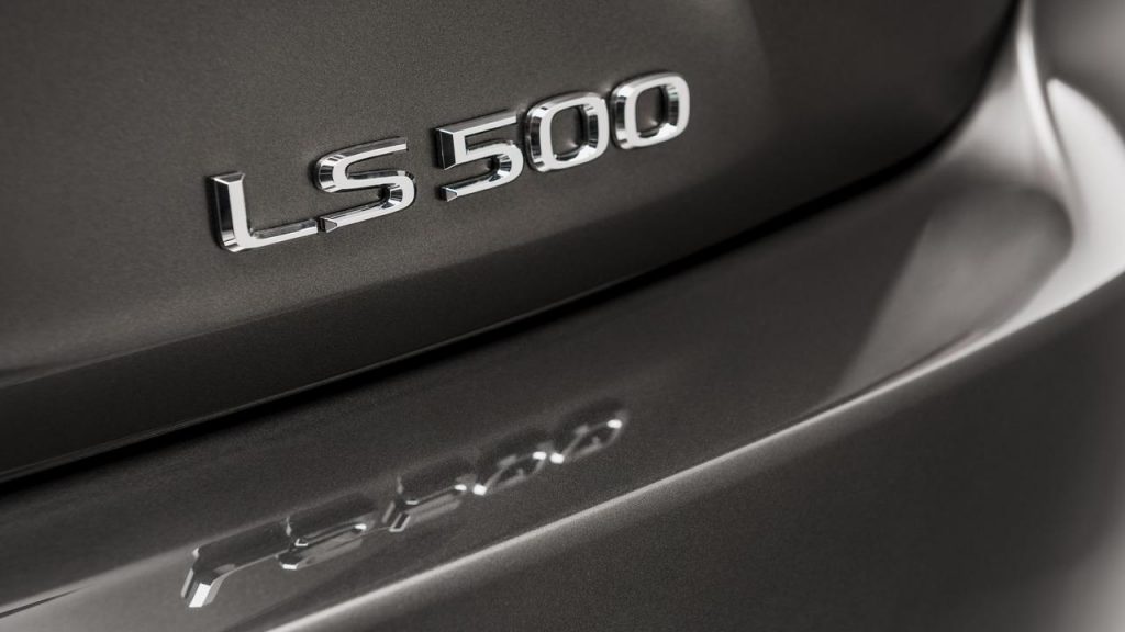 hd-detroit_2017_lexus_ls_1-16