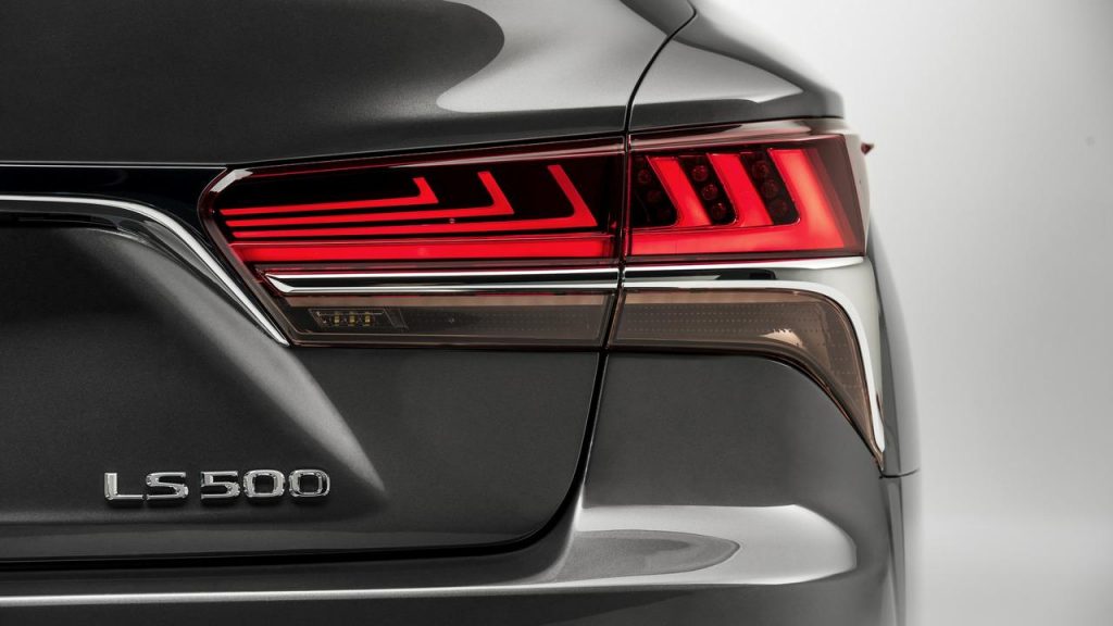 hd-detroit_2017_lexus_ls_1-17