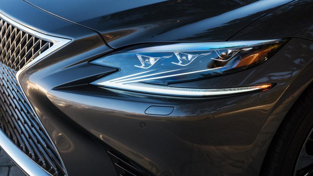 hd-detroit_2017_lexus_ls_1-18