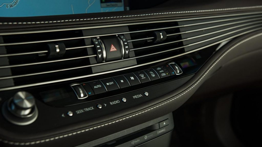 hd-detroit_2017_lexus_ls_1-5