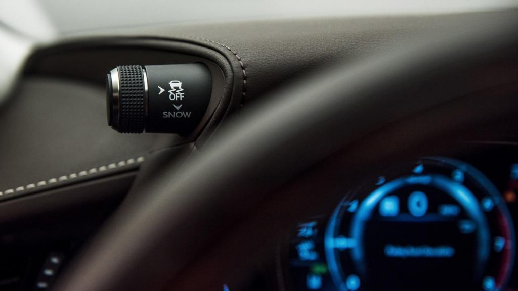 hd-detroit_2017_lexus_ls_1-8